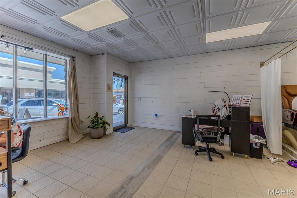 104 W Commercial Street Property Photo 14