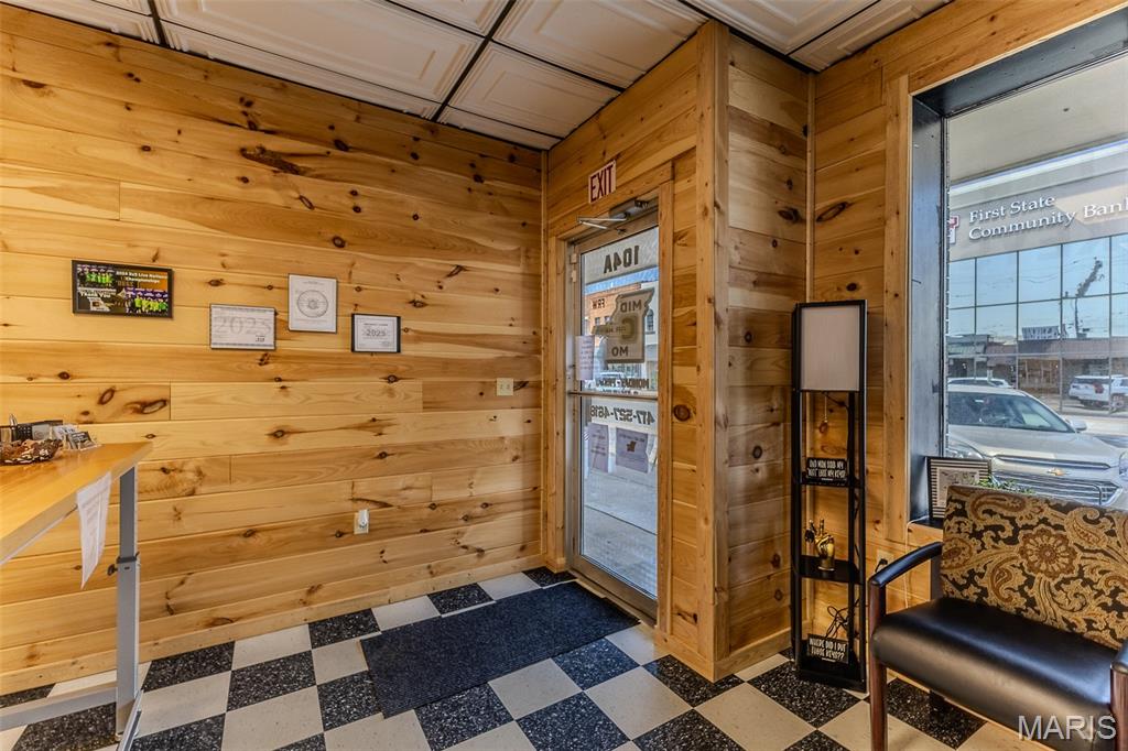 104 W Commercial Street Property Photo 17