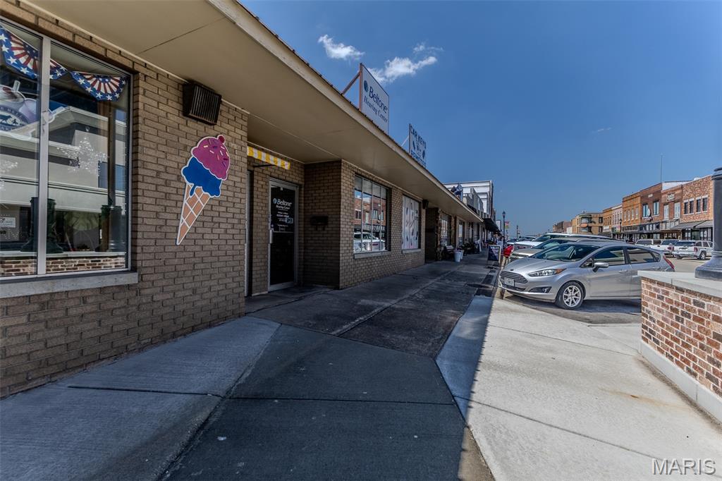 104 W Commercial Street Property Photo 24