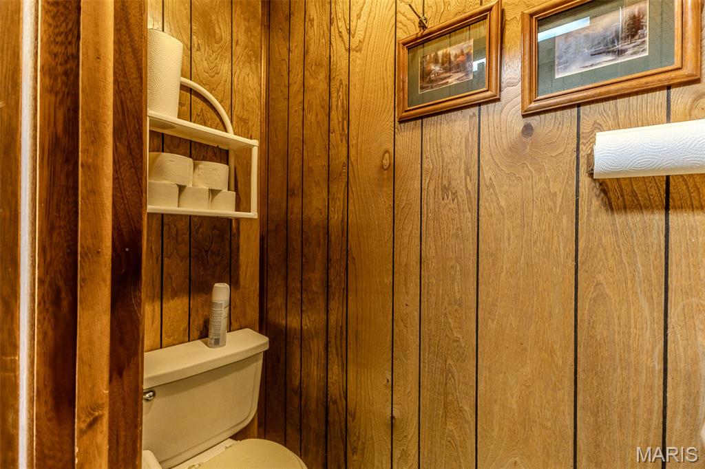 104 W Commercial Street Property Photo 28