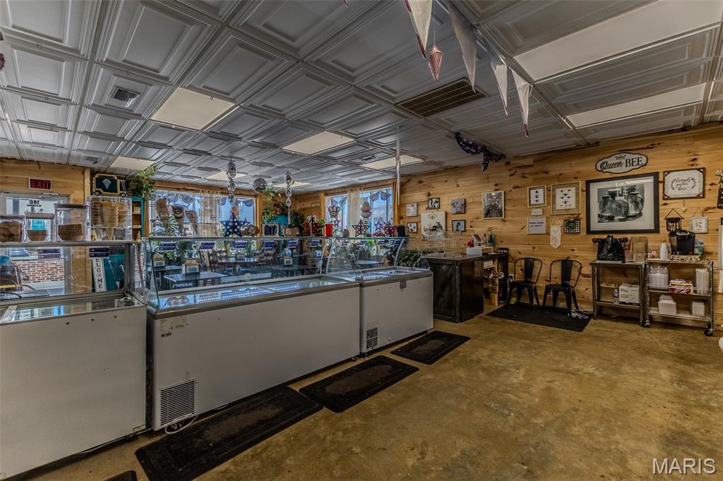 104 W Commercial Street Property Photo 36