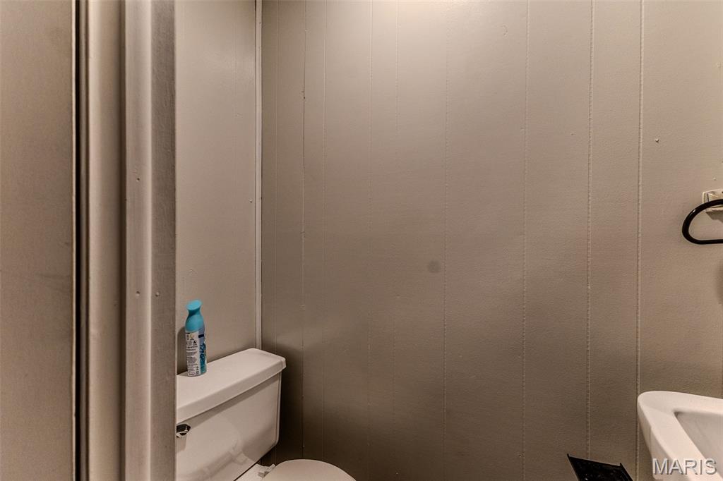 104 W Commercial Street Property Photo 40