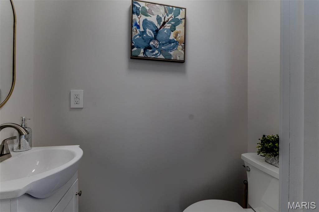 104 W Commercial Street Property Photo 43