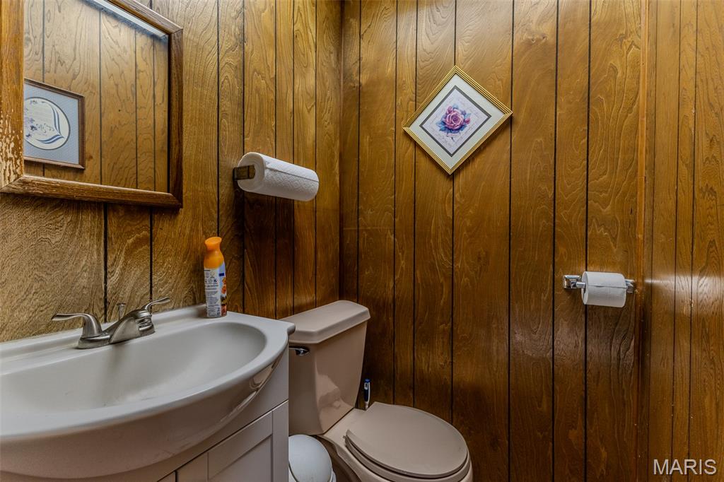 104 W Commercial Street Property Photo 47