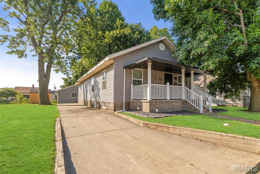 124 Illinois Street Property Photo 1