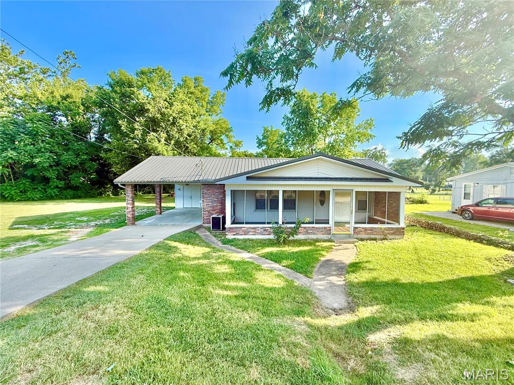 411 E Elvins Boulevard Property Photo 1