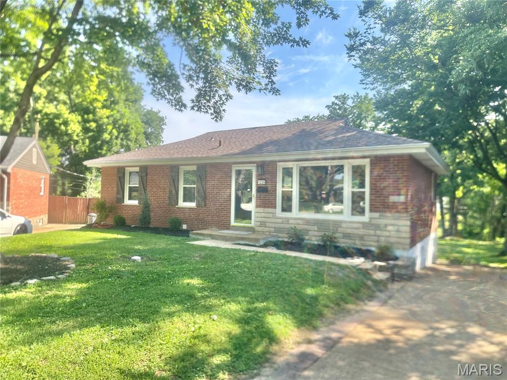 1226 Oakleaf Drive Property Photo 1