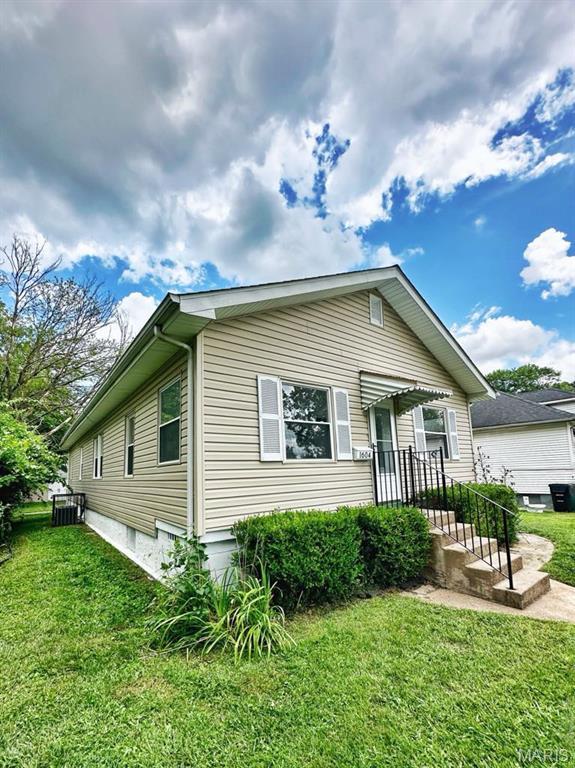 1604 Quendo Avenue Property Photo 1