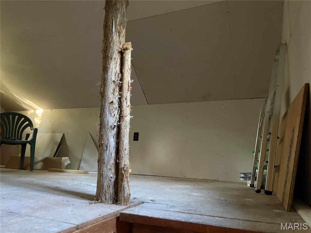 421 Park Lane Property Photo 8