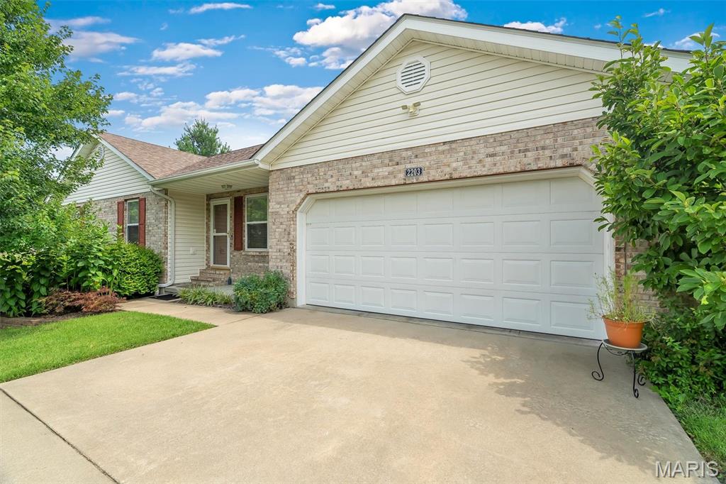 2203 Brookview Drive Property Photo 1