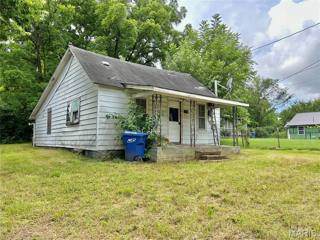 705 E 4th Street Property Photo 1