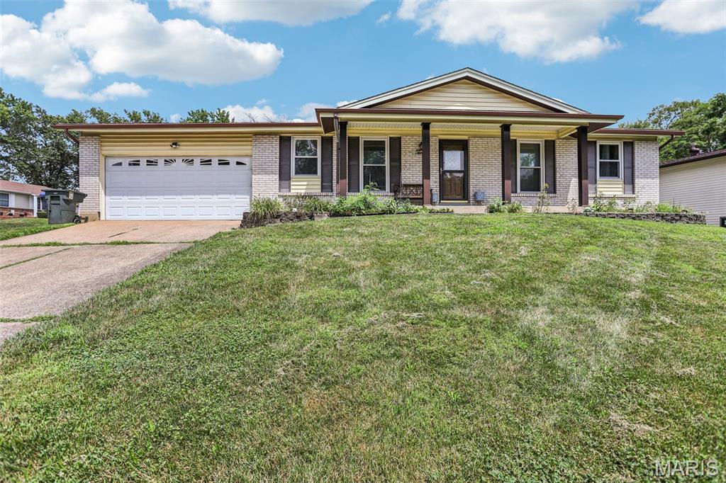 10 W Meadow Drive Property Photo 1