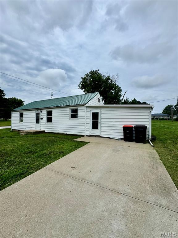 320 W Elm Street Street Property Photo 1