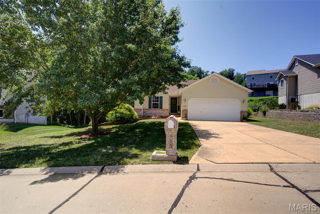 915 Foster Court Property Photo 1