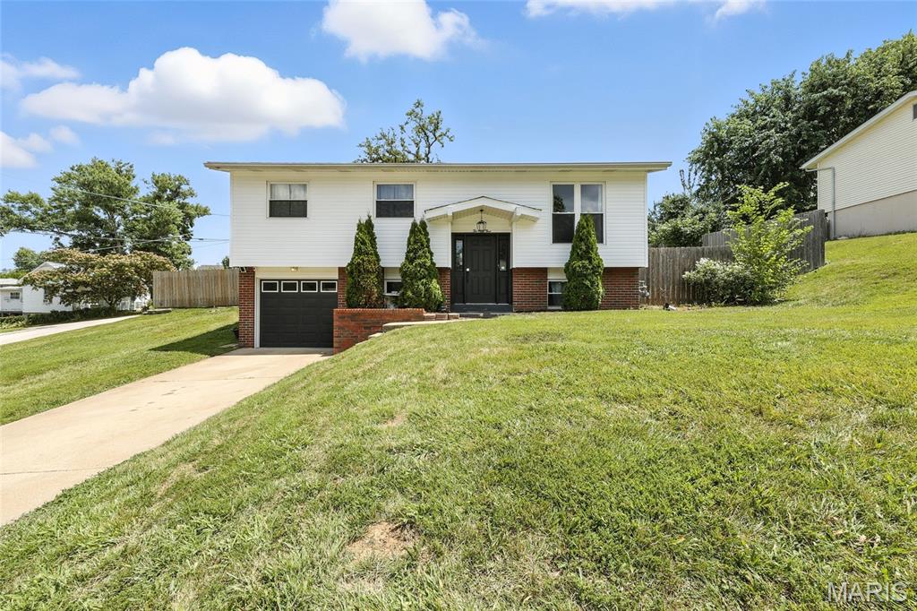 1053 Oak Trail Property Photo 1