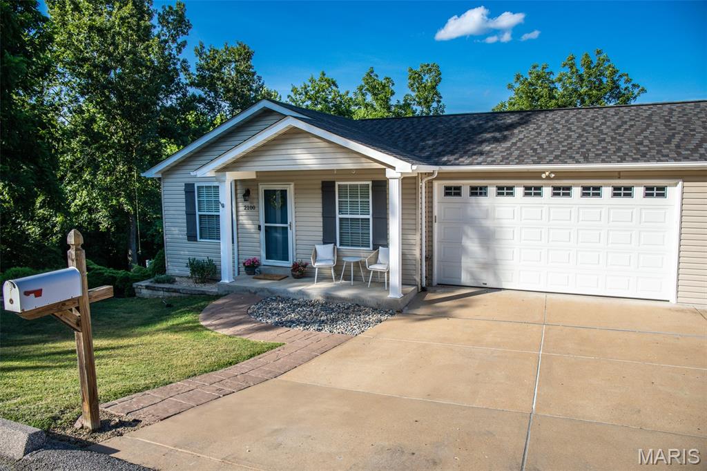 2100 Longview Drive Property Photo 1