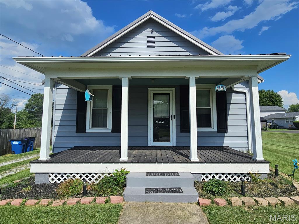 708 S Saint Louis Street Property Photo 1
