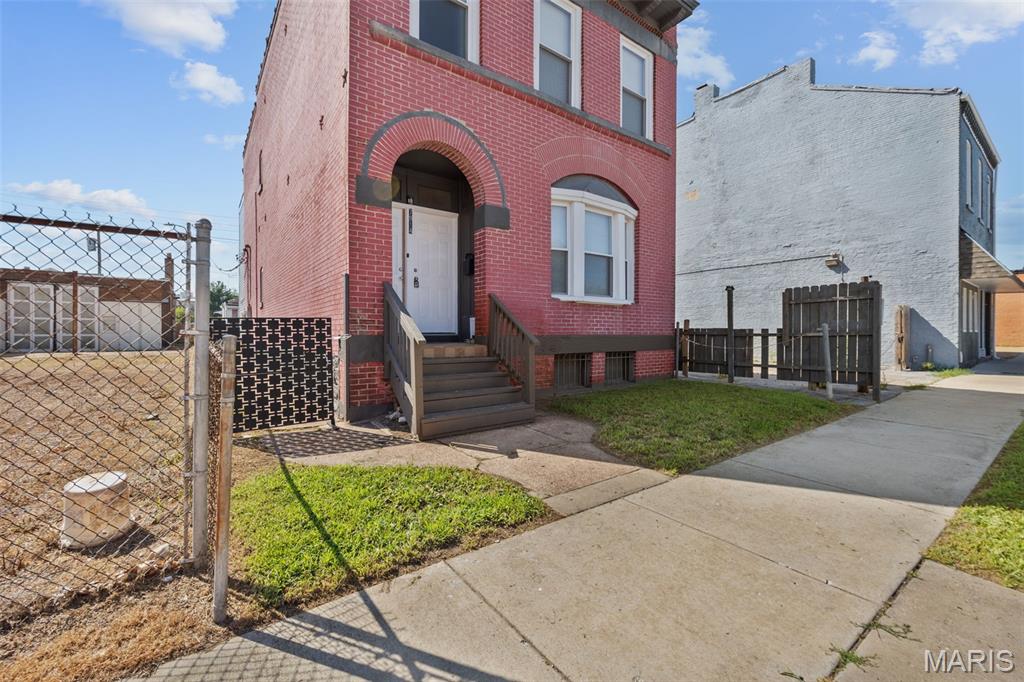 7914 S Broadway Property Photo 1