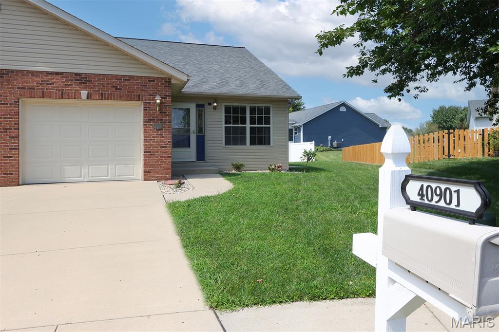 10904 Upland Terrace Drive Property Photo 1