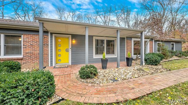 10 Ladue Frst Property Photo 1