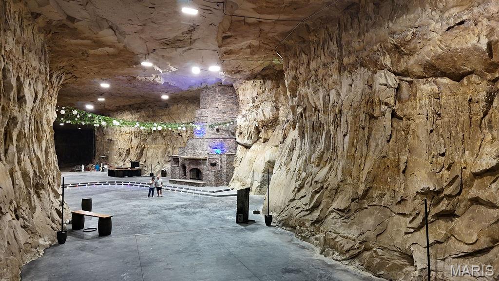 20 Cave Industrial Drive Property Photo 31