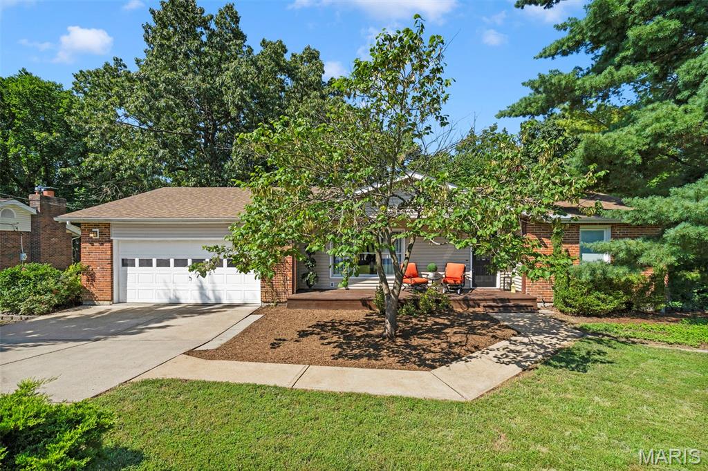 52 West Oak Hill Drive Property Photo 1