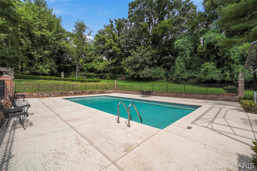 26 Huntleigh Woods Property Photo 43