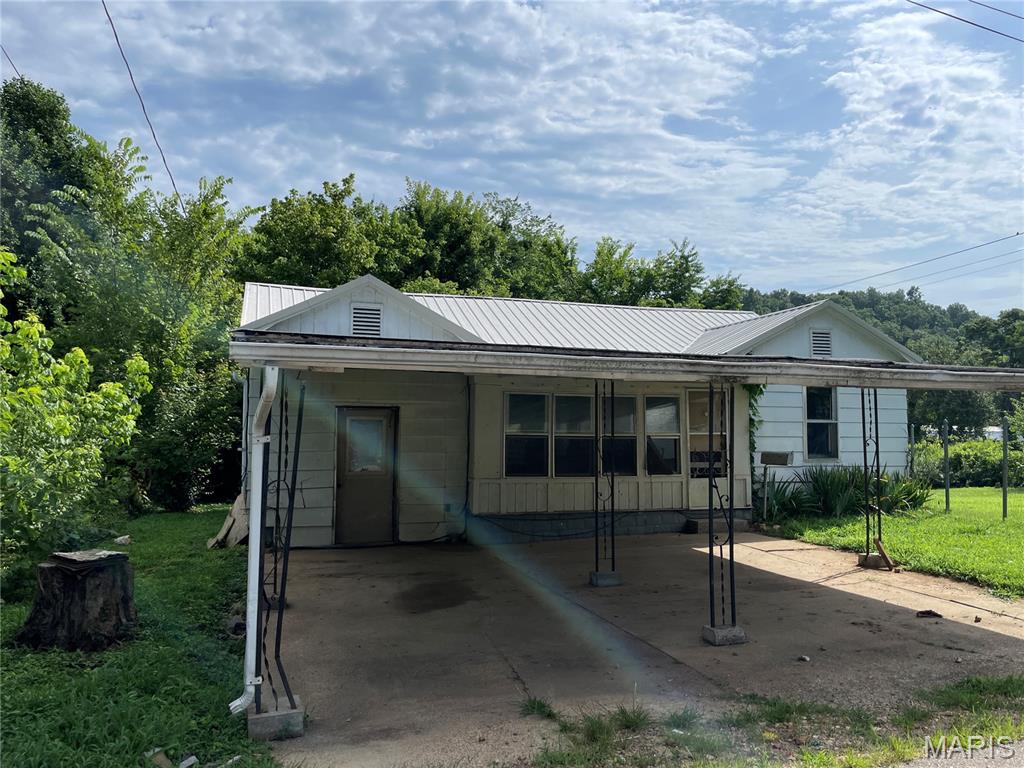 636 Daniels St. Property Photo 1