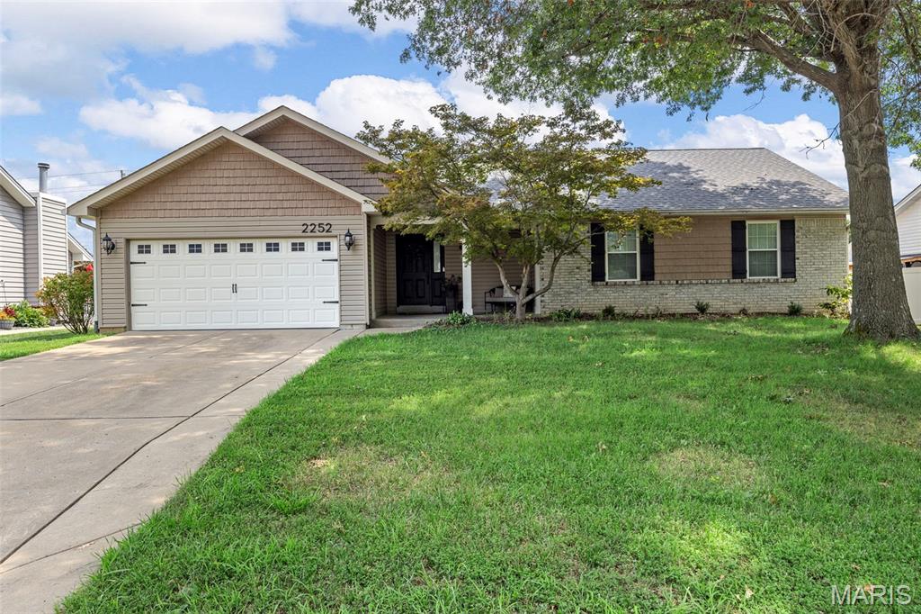 2252 Delaware Drive Property Photo 1