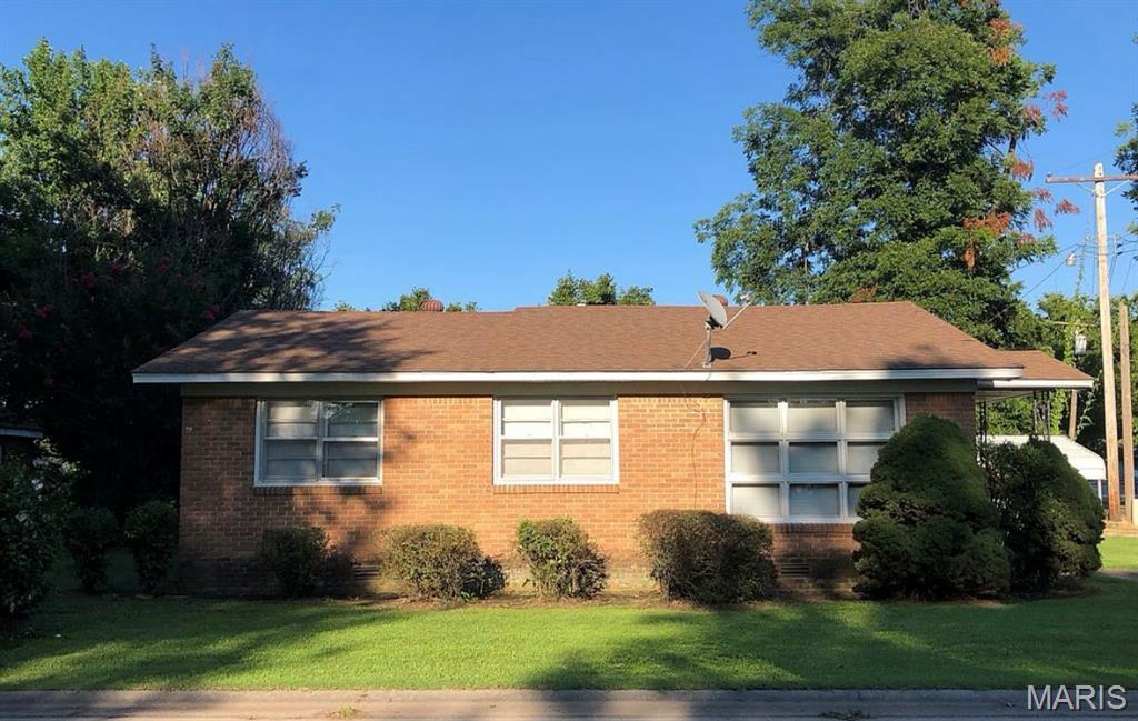 911 Grand Avenue Property Photo 1