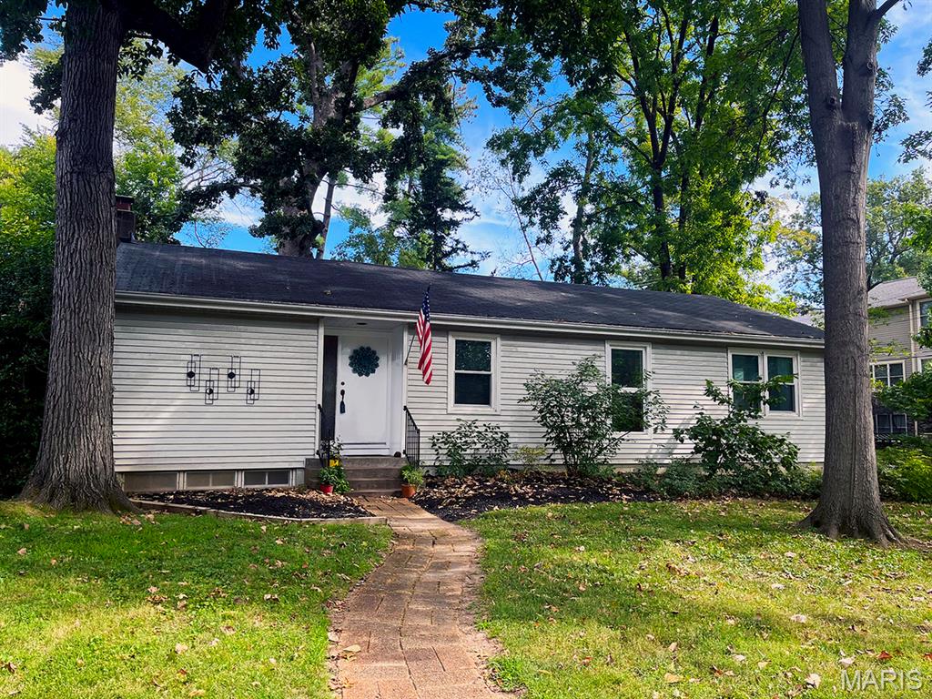 987 Dwyer Avenue Property Photo 1