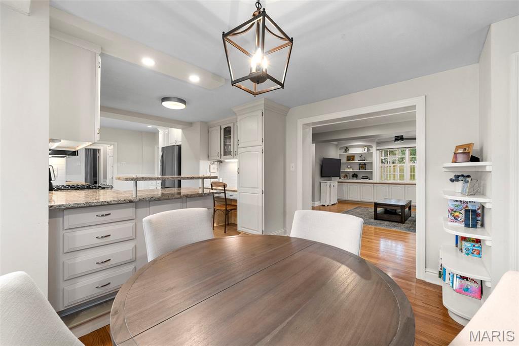 405 N Woodlawn Avenue Property Photo 11