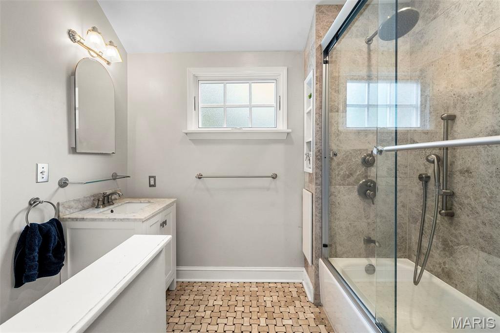 405 N Woodlawn Avenue Property Photo 29