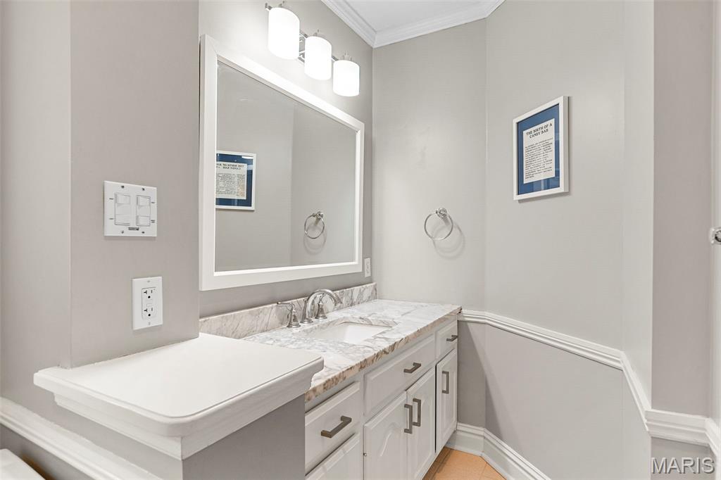 405 N Woodlawn Avenue Property Photo 39