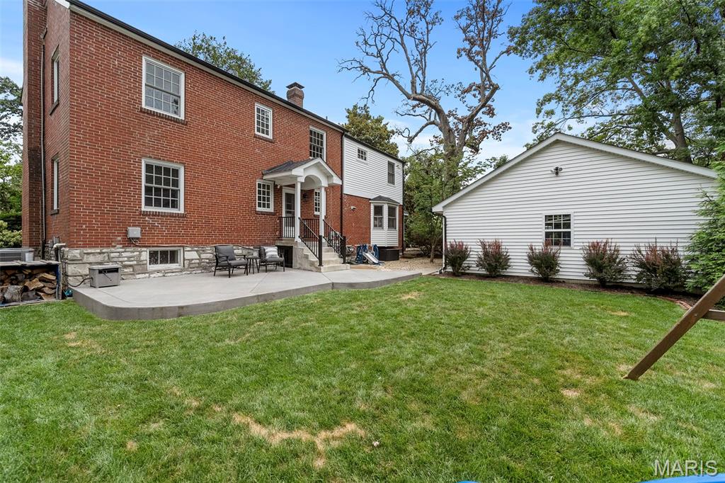 405 N Woodlawn Avenue Property Photo 42
