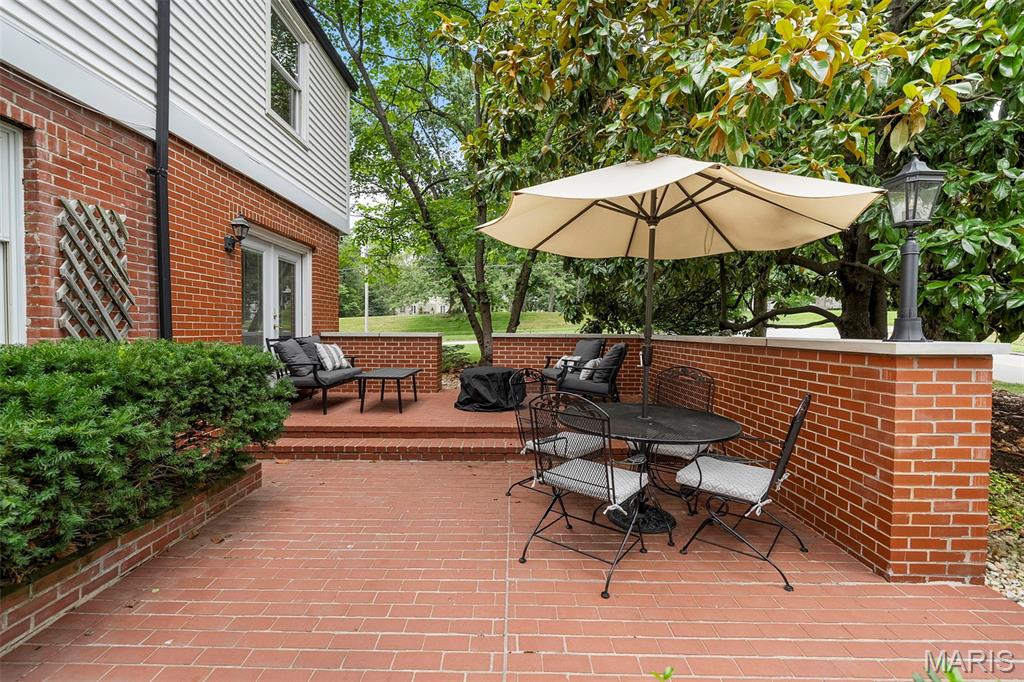 405 N Woodlawn Avenue Property Photo 47
