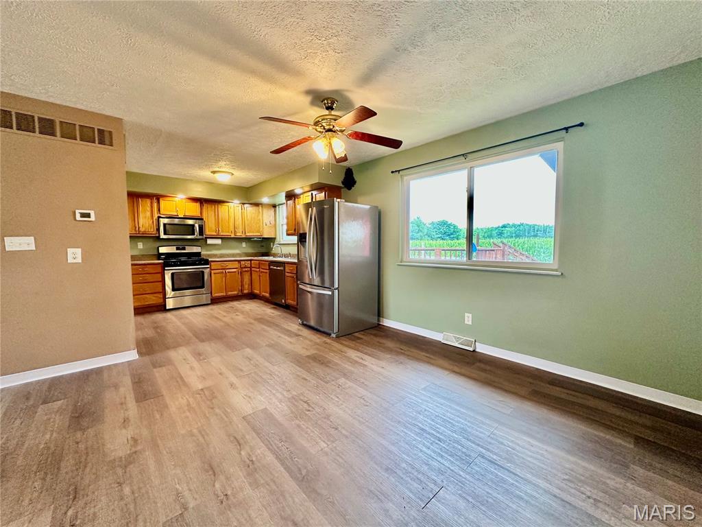 402 Thomas Street Property Photo 6