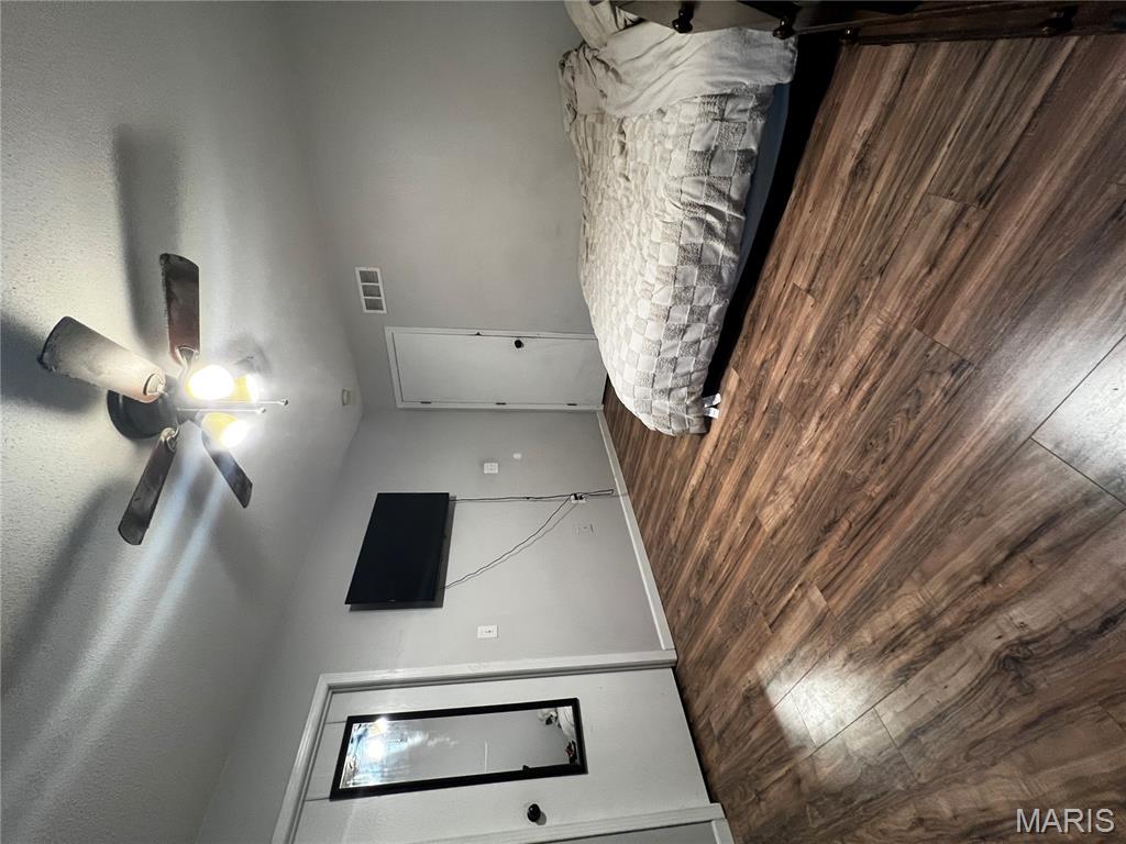 535 Chouteau Avenue Property Photo 6
