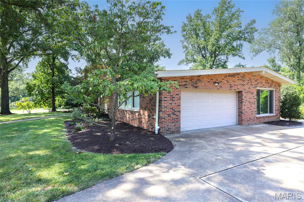19 W Ladue Estates Drive Property Photo 44