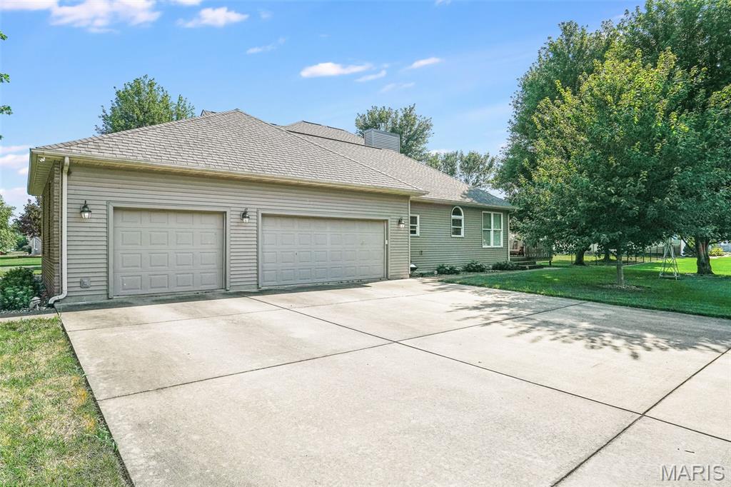 401 Marty Graten Court Property Photo 3
