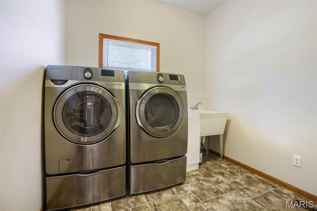 401 Marty Graten Court Property Photo 24