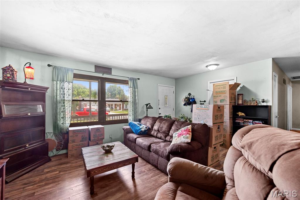 3129 Sussex Drive Property Photo 2