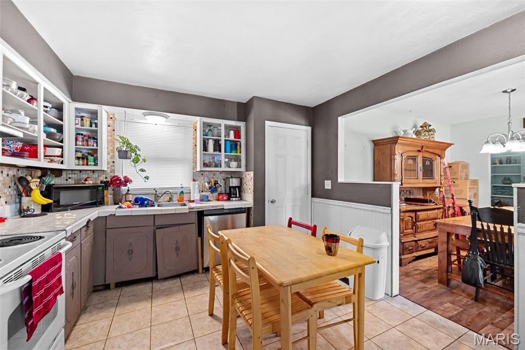 3129 Sussex Drive Property Photo 4