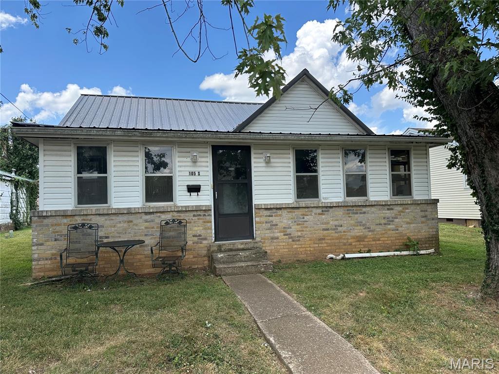 107, 105 S Vandervoot Street Property Photo 1