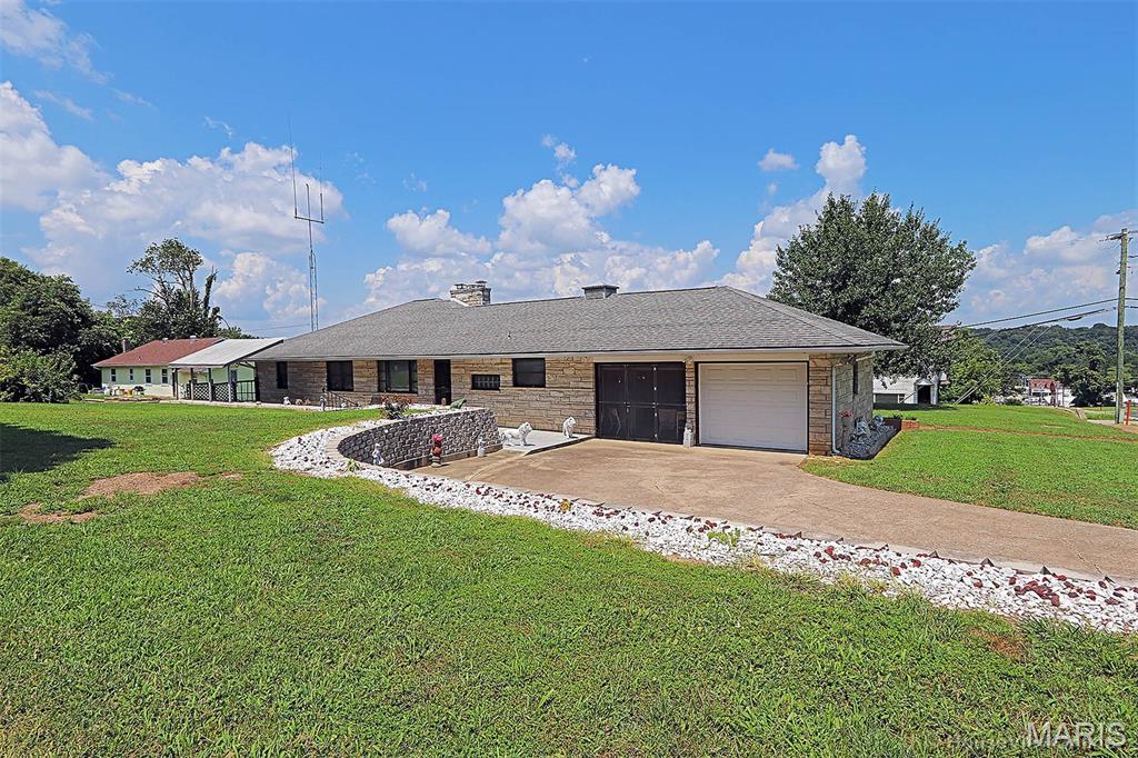 305 Third Street Property Photo 1