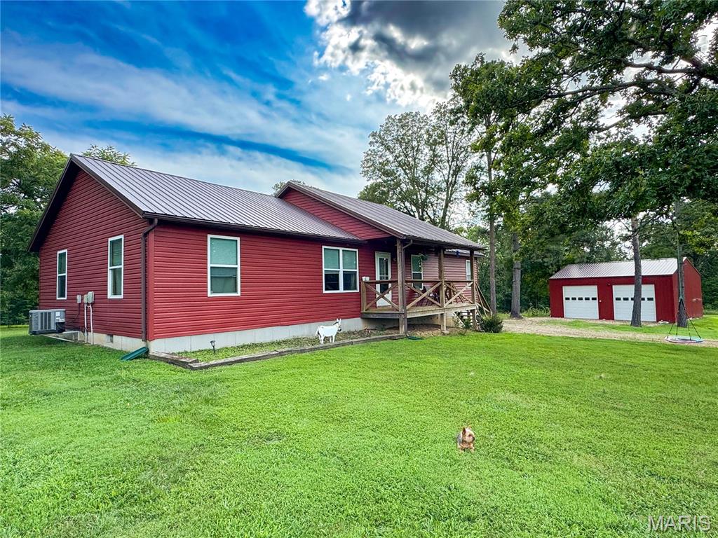 724 E Highway 8