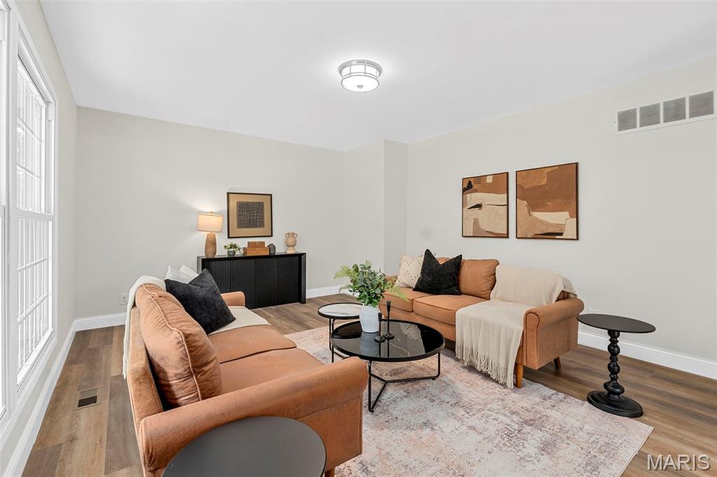 2 Oak Point Court Property Photo 1