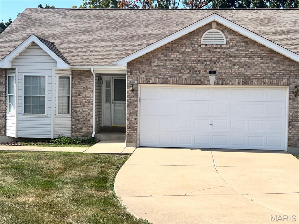 1031 Red Oak Court Property Photo 1