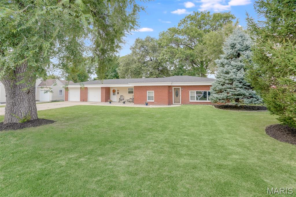 221 4th Avenue Property Photo 1