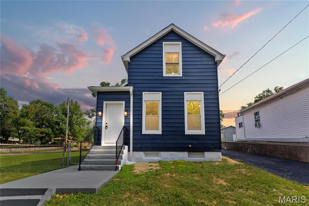 140 E Loretta Avenue